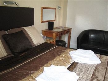 The Chequers 4*